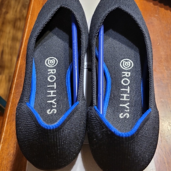 Rothy's size 6. Good Condition. The Point. Black - Picture 3 of 5